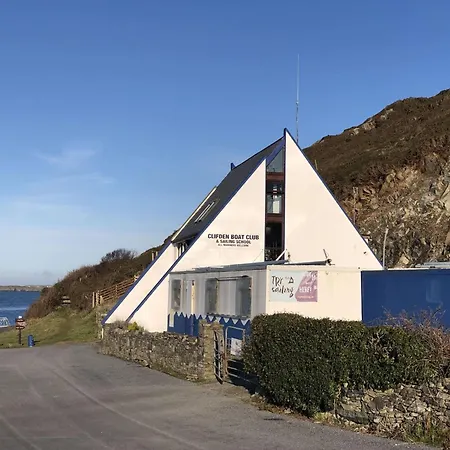 White Heather - 5 Bedroom House Clifden