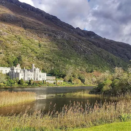Holiday home White Heather - 5 Bedroom House Clifden
