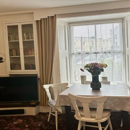 White Heather - 5 Bedroom House Clifden
